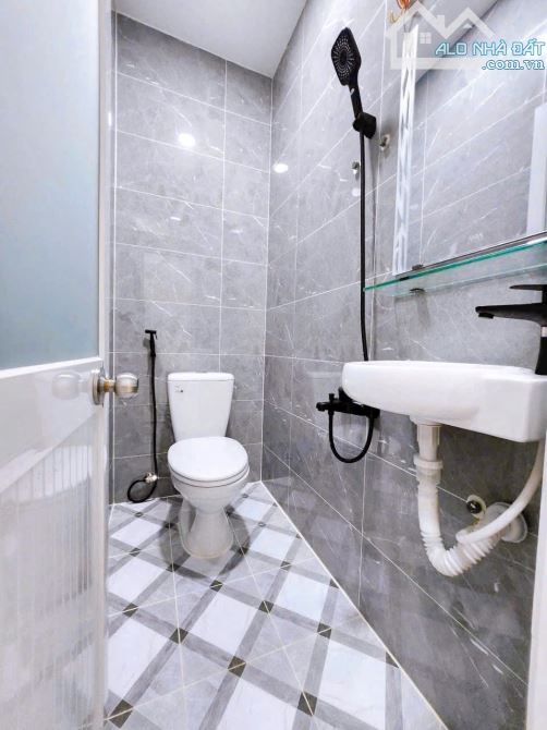 BÁN GẤP NHÀ ĐẸP 2 TẤM MỚI KENG Q4 VỊ TRÍ 1/ GIÁ 3TỈ 2 HÀNG HIẾM SỔ RIÊNG - 6