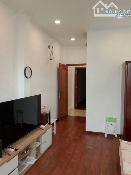 HẺM XE HƠI ĐẠI LỘ TRẦN HƯNG ĐẠO  NGANG 4.5 X 14 ĐÚC BÊ TÔNG Q1  DƯỚI 300 TRIỆU M2 - 7