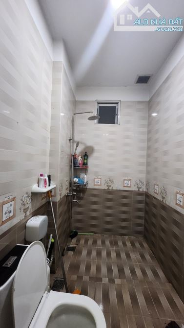MẶT TIỀN KINH DOANH ĐỈNH - NHÀ 5 TẦNG CÓ HẦM - VỊ TRÍ ĐẮC ĐỊA - 122M2(5X25M) - TP DĨ AN - 7