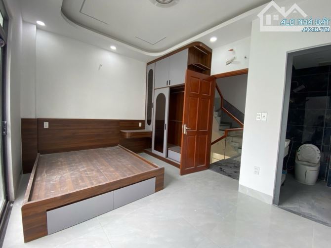 Đ.18B ko lộ giới 5 tầng 4.5x12m hẻm xe tải thông tặng full nội thất chỉ 7.4 tỷ - 7