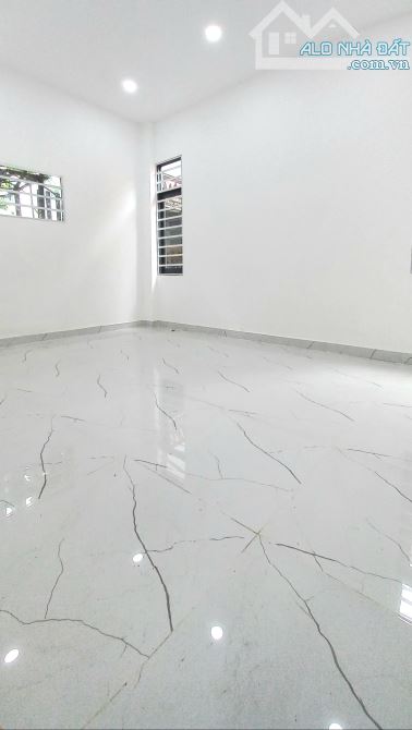 BÁN NHÀ 111m2 P.LONG BÌNH, GẦN VÒNG XOAY CỔNG 11, TRƯỜNG CAO ĐẲNG NGHỀ SỐ 8 - 7
