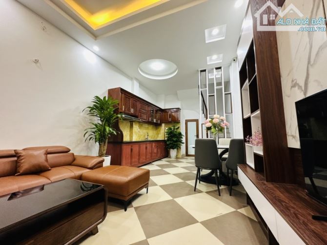 BÁN NHÀ VĂN CHƯƠNG – ĐỐNG ĐA – 5 TẦNG – 10M RA NGÕ – GẦN TÔN ĐỨC THẮNG – 9.1 TỶ - 7