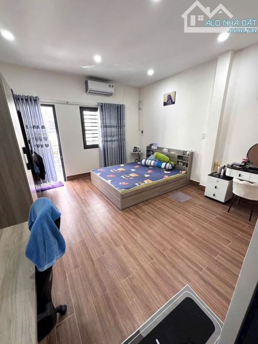 BÁN NHÀ QUẬN 4 MỚI 4 TẤM NGAY ĐH NGUYỄN TẤT THÀNH GÓC 2 MT GIÁ 5TỈ 1 DT 4*9 ĐẸP GIÁP Q1 - 7