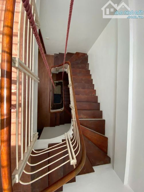 Cho thuê nhà lk đường Hoàng Quốc Việt, DT 110m2 x 4 tầng, nhà 2 mặt tiền đường rộng để xe - 8