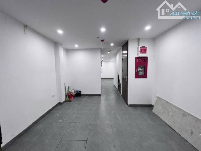 CẦN BÁN SIÊU PHẨM CCMN DÒNG TIỀN CẦU GIẤY 6 TẦNG THANG MÁY XÂY MỚI 2 THOÁNG - 8