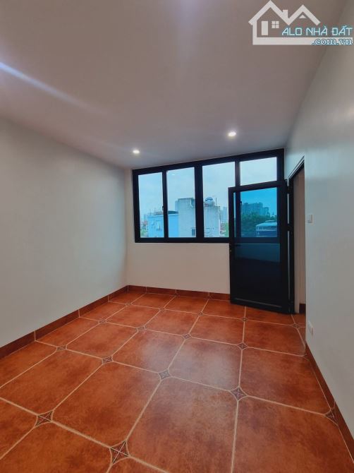 CẦN BÁN NHÀ NGÕ 1008 ĐƯỜNG LÁNG- 40M2- 5 TẦNG- MT 4M- GIÁ 10.2 TỶ - 8