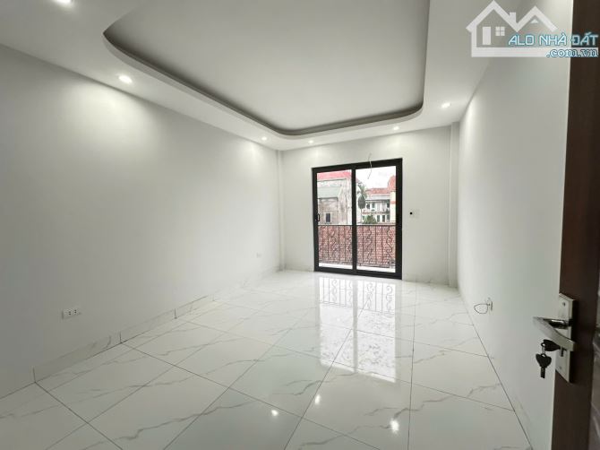 NHÀ MỚI 5 TẦNG - Ô TÔ ĐỖ CỔNG - GẦN VÀNH ĐAI 3.5 NHỈNH 4 TỶ - 8