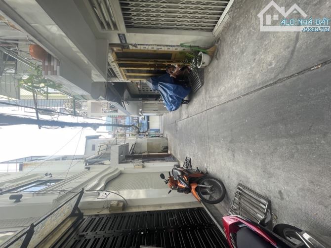 Nhà 4 tầng hẻm xe hơi CMT8 Q10 – 19m² – 3PN – chỉ 4 tỷ - 8