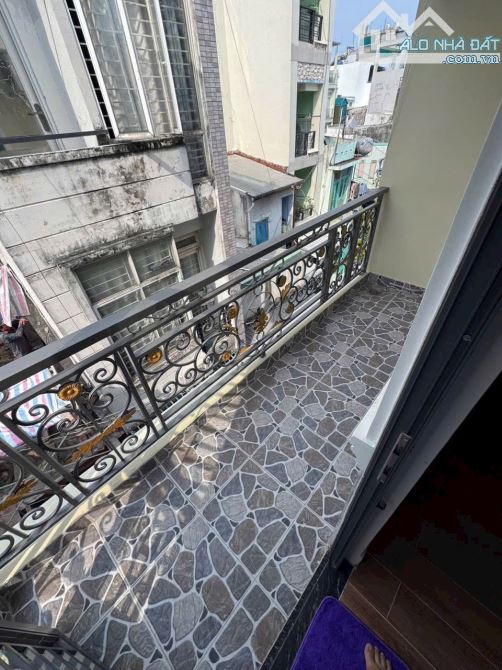 BÁN NHÀ QUẬN 4 MỚI 4 TẤM NGAY ĐH NGUYỄN TẤT THÀNH GÓC 2 MT GIÁ 5TỈ 1 DT 4*9 ĐẸP GIÁP Q1 - 8