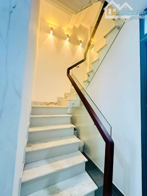 CMT8 - QUẬN 3 - CÓ THANG MÁY - 5 TẦNG - CHỈ 8.9 TỶ - 9