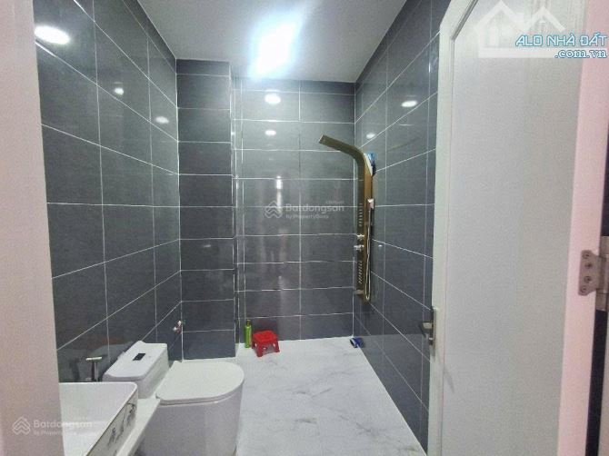 Bán nhà 3 tầng kiên cố, rộng rãi – vị trí đẹp đường Huỳnh Tấn Phát, Quận 7 - 9