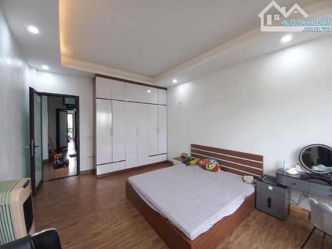 Nhà Đẹp_Cự Khối Long Biên-3 Tầng*60m_MT4m -Ô TÔ ĐỖ Gần ô tô Tránh- Tiện Ích Bạt Ngàn - 9