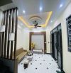 Hiếm có - Bán nhà trung tâm Long Biên - Ô tô đỗ cổng - Nhỉnh 5.5 tỷ - Ở ngay