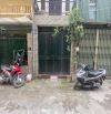 Cho thuê nhà 4 tầng ngõ Tân Mai, phường Tân Mai, Hoàng Mai. DT 50m x 3 tầng, giá 13tr