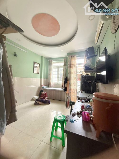 CHỐT HÀNG 7T,NGỘP GẤP,NGUYỄN TRÃI QUẬN 5 DT 45M2 5 TẦNG 6PN HẺM 4M.