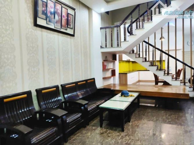 Bán gấp nhà sát MT Núi Thành, Hải Châu, 105m2, Ngang hơn 5m, giá chỉ 6.8 tỷ TLCC