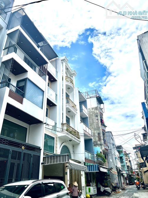 Bán nhà HXH 10m Tân Bình, gần Metro Cách Mạng Tháng 8, 3 Tầng, lô góc, 70m2, 67m2, 11.x Tỷ