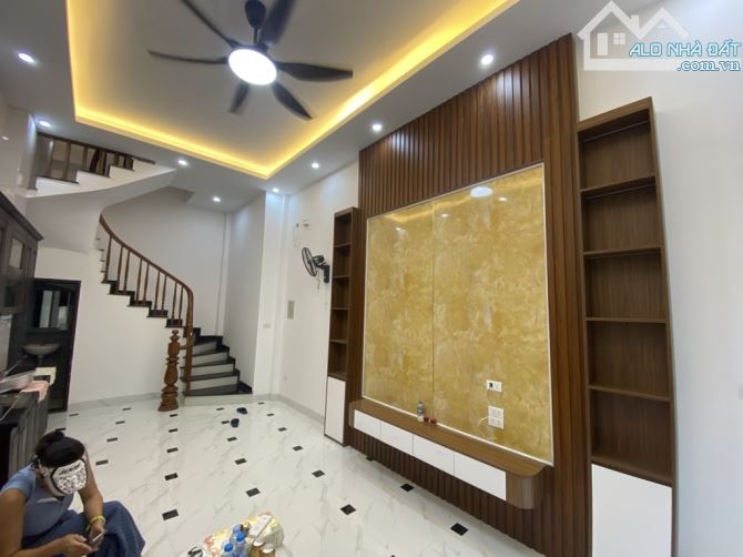 Bán nhà phố hoàng mai 32m2 5 tầng còn mới – gần ô tô -  giá 7.8 tỷ