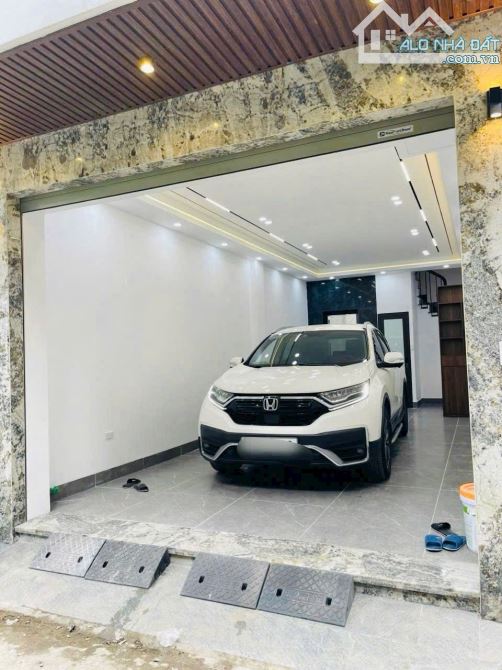 NGỌC LÂM -NGUYỄN VĂN CỪ-LONG BIÊN. 48M, 7 TẦNG, THANG MÁY, NGÕ THÔNG Ô TÔ VÀO NHÀ