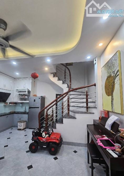 Bán nhà 5 tầng x30m Ngọc Trì - Cổ Linh