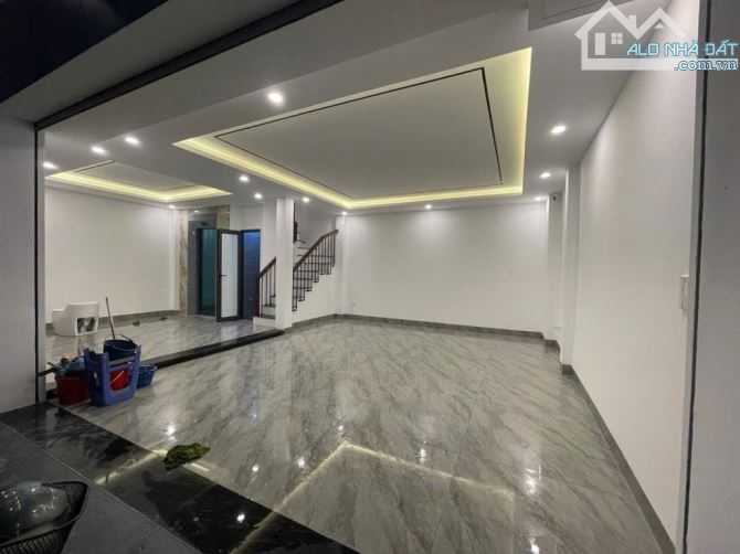 SIÊU PHẨM VIEW HỒ - NGỌC THỤY, OTO ĐỖ CỬA, 8 TẦNG THANG MÁY, 50M2, MT: 8.5M, GIÁ 23 TỶ