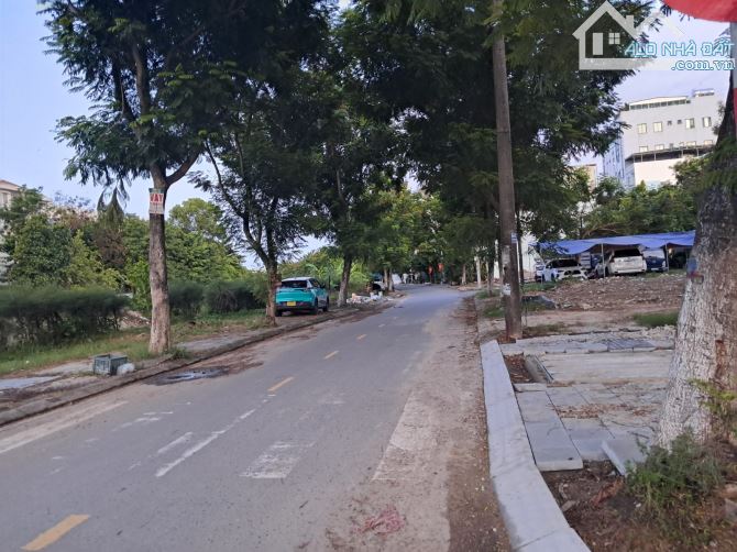 🌟🏡👍Bán nhà 3 tầng đẹp mới mặt tiền view bờ kênh Ngọc Hồi. 75m2. 7,08 tỹ.