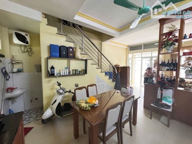 🏡 NHÀ 3 TẦNG XỊN XÒ – Ở NGAY – NGÕ THÔNG, Ô TÔ ĐỖ CỬA 📍 Vị trí: Võng La, Đông Anh (gần C