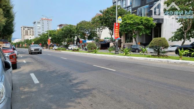 Bán 305m đất 3 mặt tiền đường Nguyễn Tất Thành sát Ông Ích Khiêm ngang 12m giá 42 tỷ Tl