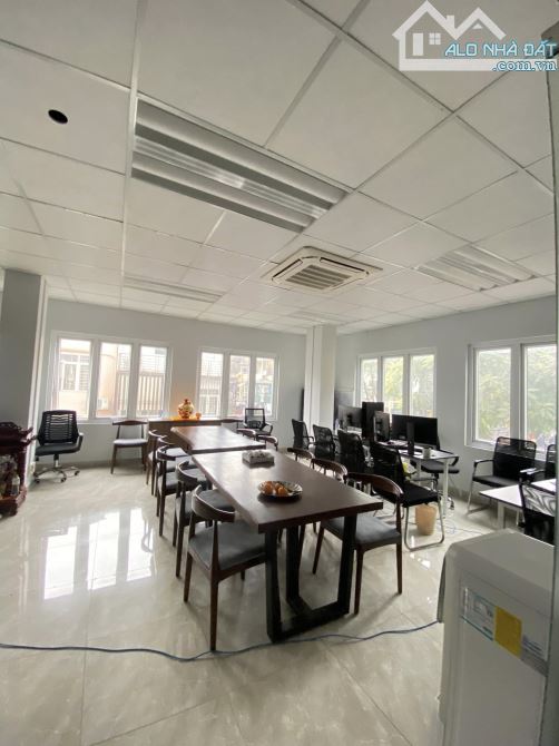 Bán nhà Mặt Phố Tôn Đức Thắng, DT 115m x 8 tầng, mặt tiền 4.8m, dòng tiền 70 triệu