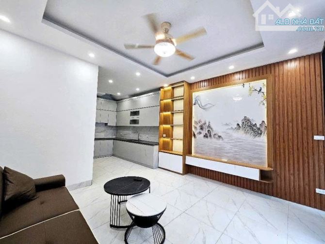 🏠 Lạc Long Quân, 38m2 nhỉnh 7 tỷ, dân xây, ngõ thông, ô tô, full nội thất xịn sò, hiếm