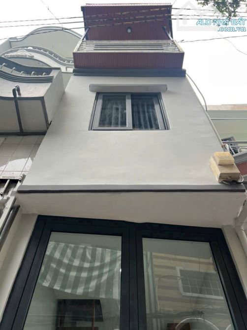 Nhà Nở hậu 3 tầng Đường 3m 8.5m2 – Cách Mạng Tháng 8 Q3