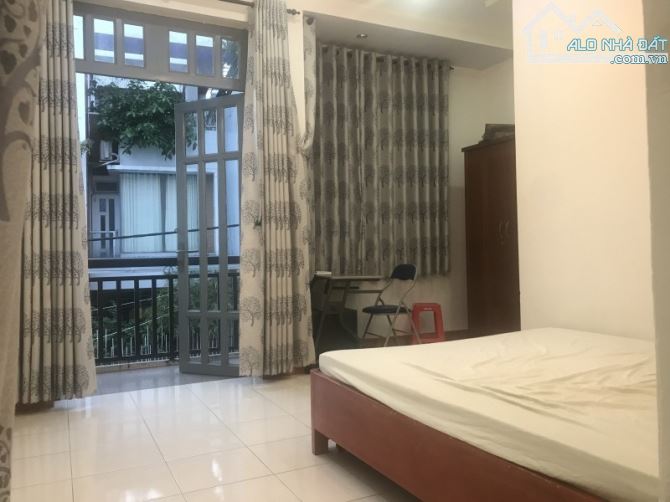 Gấp bán nhà Linh Đông, Thủ Đức, giá 11.8 tỷ, 3 tầng, dt 150m2.