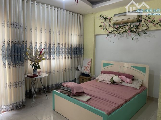 Gấp bán nhà Tô Ngọc Vân, Thủ Đức, 4 tầng, giá 11.8 tỷ, dt 84m2.