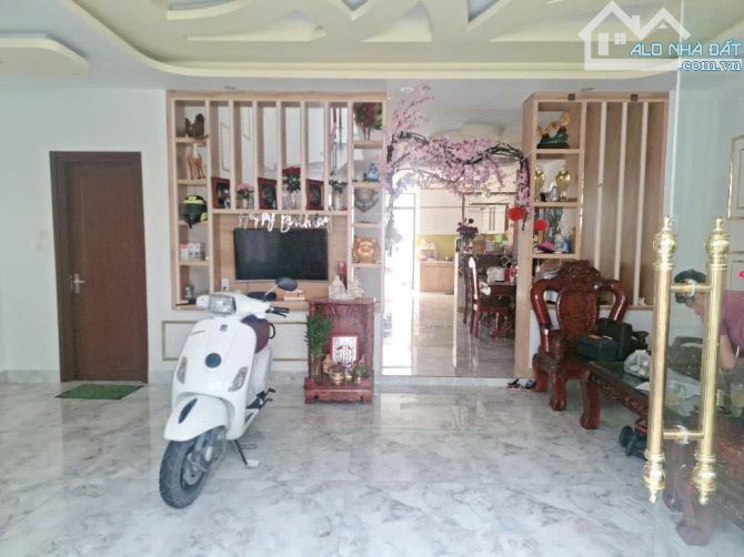 Bán gấp nhà 3 tầng phường Phú Thuận (giảm 800tr); 7,2x19m; cách Phú Mỹ Hưng 2 phút