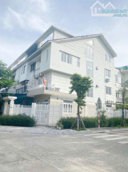 Cho thuê biệt thự KĐT Mỗ Lao. DT 155m2, 4 tầng, đủ điều hòa, lô góc 2 mặt tiền