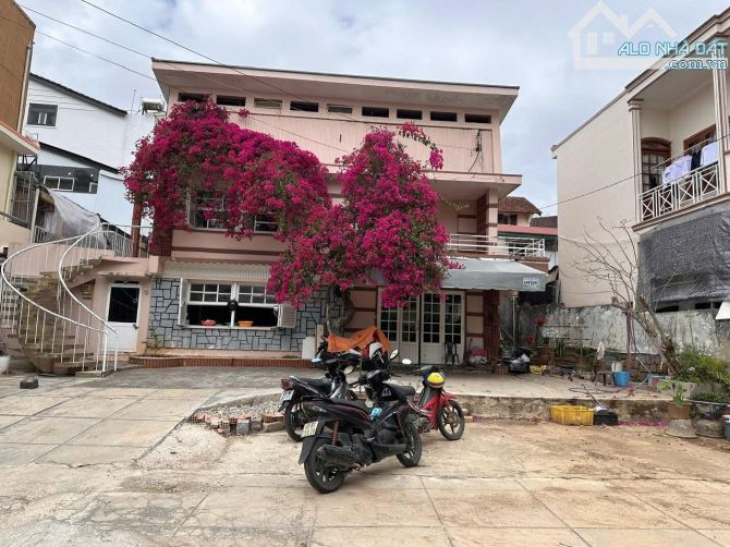 BÁN VILLA - MẶT TIỀN ĐƯỜNG TRẦN NHẬT DUẬT, 555M², 48 TỶ, P.5, ĐÀ LẠT