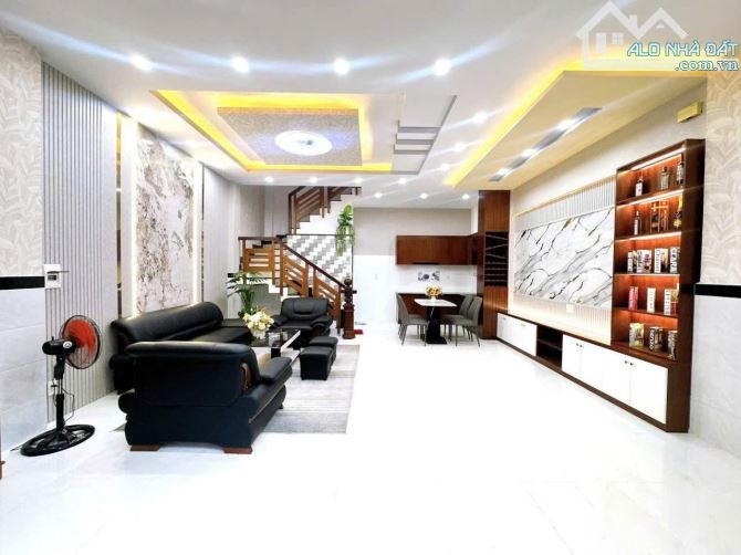 Bán nhà ngay Xô Viết Nghệ Tĩnh, Bình Thạnh. Giá 2 tỷ 320tr. DT: 65m2, Sổ riêng