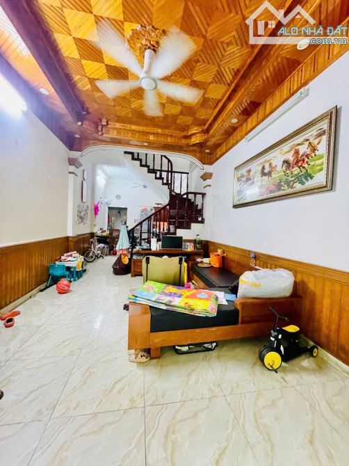 Bán Nhà Xuân La 45m ,5 tầng , Ngõ Rộng Sát Phố , Ô Tô Đỗ , Gần Hồ Tây , Dân Xây