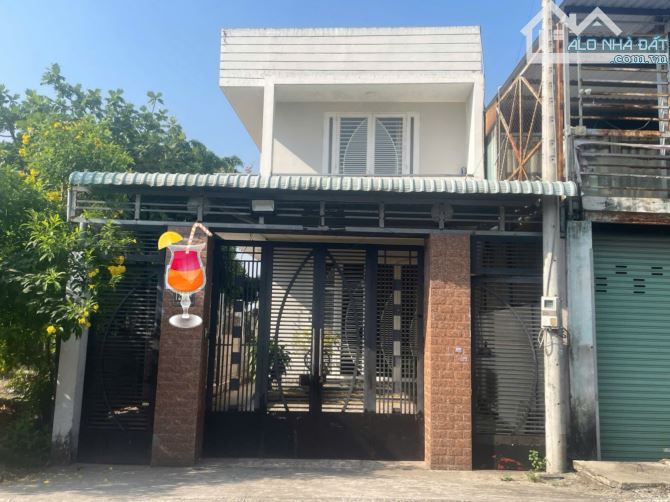 NHÀ MẶT TIỀN ĐƯỜNG NHỰA GẦN CHỢ HÓC MÔN