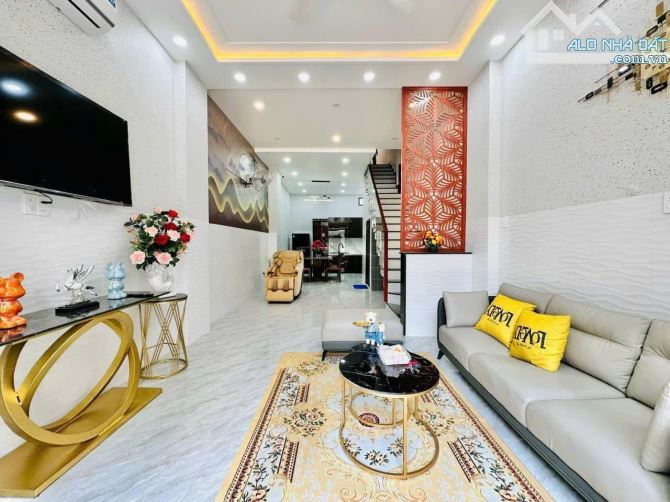 Lên sóng căn nhà vị trí đắc địa hẻm 1/ ngay Đoàn Thị Điểm, PN giá 3.6 Tỷ / 55.9m2. SHR
