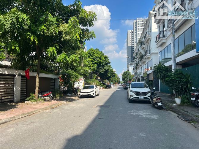 Cần bán gấp căn biệt thự đơn lập rộng 255m2 tại trung tâm khu đô thị 31ha, Trâu Qùy