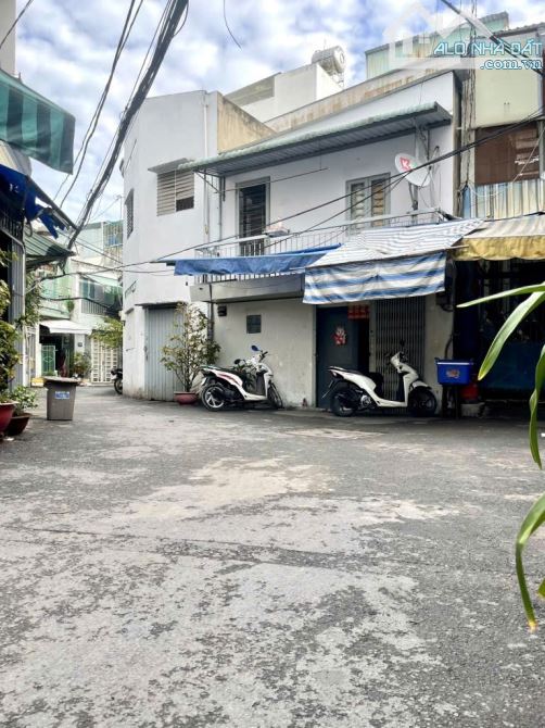 Bán nhà 1/ Tân Hòa Đông Q6 - HXH - 3 Tầng - Gần chợ gần trường - Nhỉnh 2 tỷ