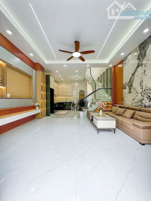 Bán nhà ngay Phạm Ngũ Lão, Gò Vấp. Giá: 3 tỷ 019tr, sổ hồng riêng, DT:  668m