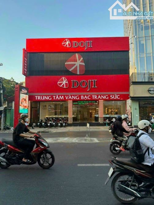 Cần bán MT Nguyễn Đình Chiểu, Quận 3 - 14x15m - hầm 9 tầng - HĐT 270 triệu - giá chỉ 80 tỷ