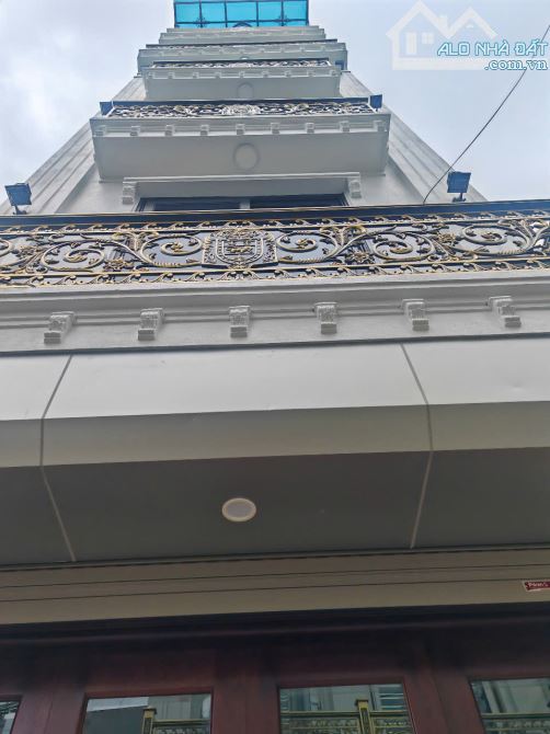 Bán nhà riêng tại Phạm Văn Đồng,  61m2, ô tô, kinh doanh, Full nội thất, 15tỷ.