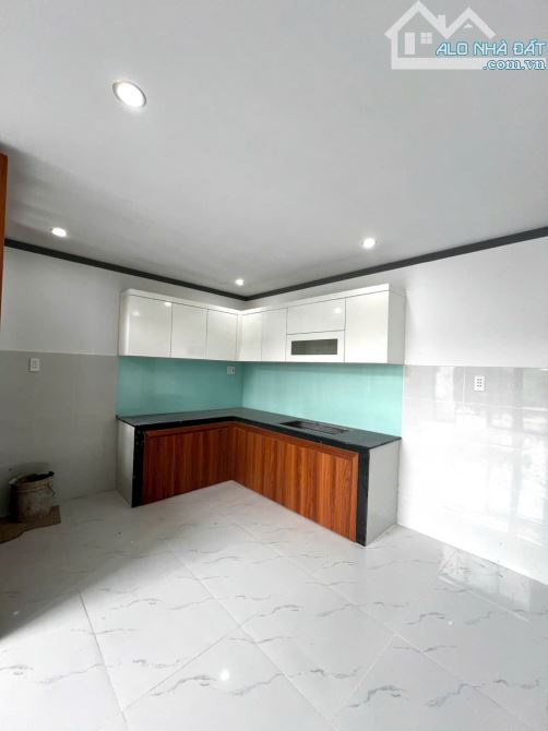 CẦN TIỀN BÁN GẤP NHÀ MỚI XÂY TẶNG NỘI THẤT, NGAY CUỐI ĐƯỜNG ĐỒNG KHỞI!