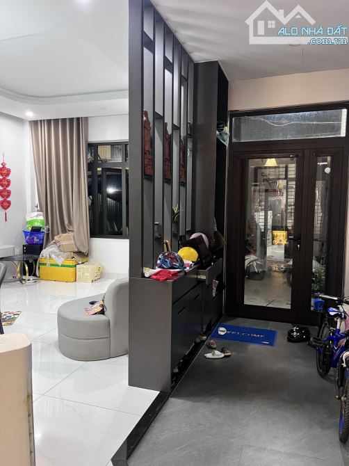 Bán Nhà Đẹp Trần Hưng Đạo, Cạnh Sông Hàn, 60m2, 3 Tầng chỉ 5.2x tỷ