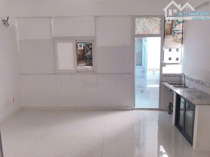 Phòng chdv có gác, rộng, cửa sổ lớn