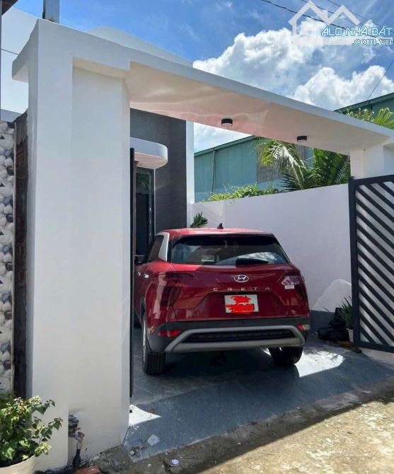 Nhà đẹp giá rẻ ở Thới Tam Thôn Hóc Môn 4x24 ( 99m2 ) 975 TRIỆU Sổ hồng riêng sang tên ngay
