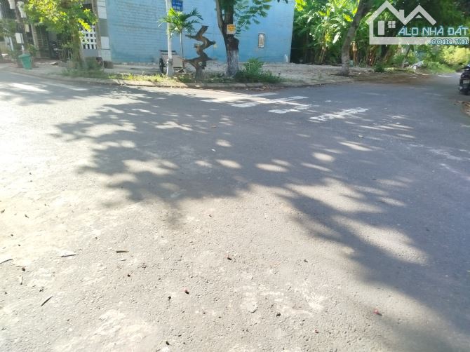Bán lô góc 2 mặt tiền Bàu Cầu Hòa Xuân, gần Phạm Hùng